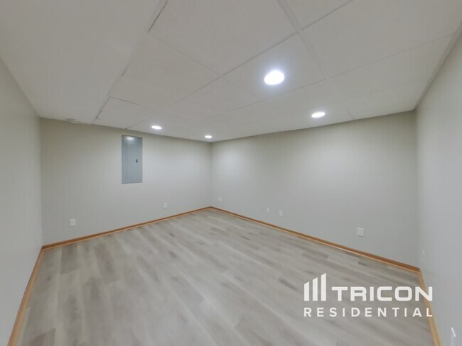 Building Photo - 10527 61st Pl