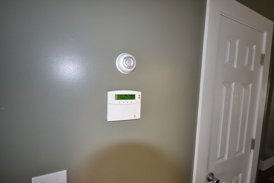 Building Photo - 105 Radcliffe Ave