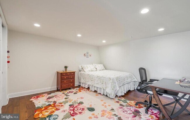 Building Photo - 2074 Yorktown S