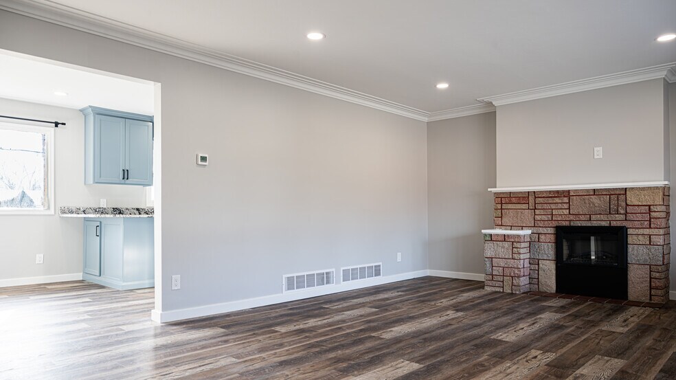 Building Photo - 920 9th St