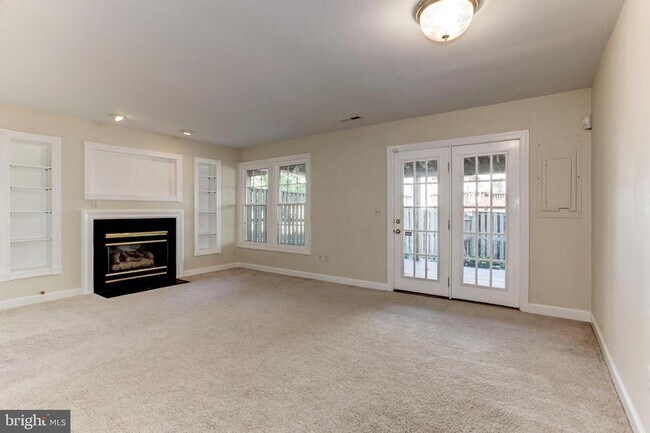 Building Photo - 7441 Heatherfield Ln