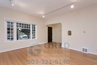 Building Photo - GPM569 - SE Caruthers St (T2)