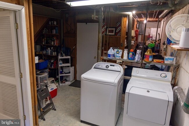 Building Photo - 6519 Byrnes Dr