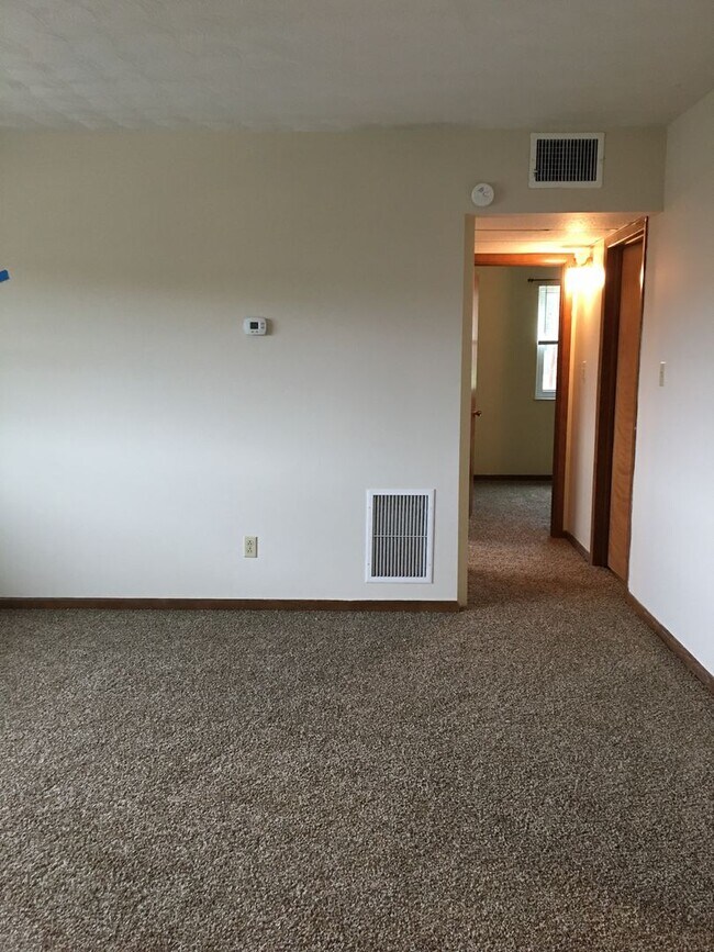 Building Photo - 805 Mitchell Ave