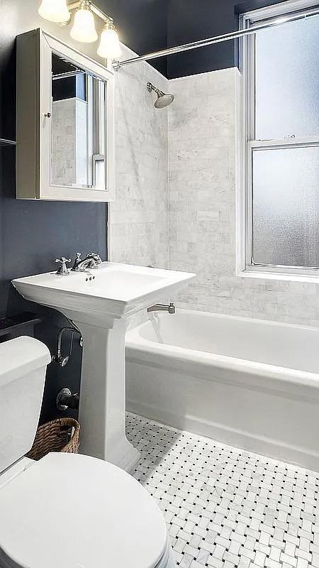 Primary Photo - 55 Pineapple St