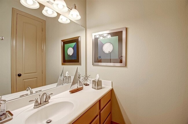 Building Photo - 7 Shearling Ct