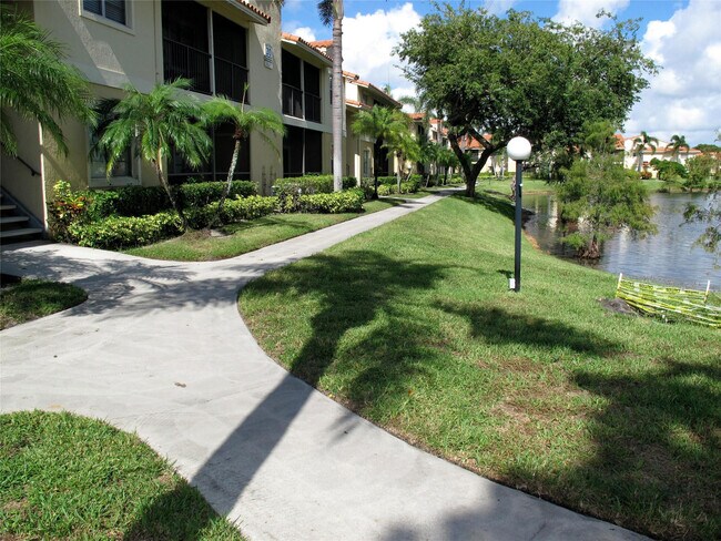 Building Photo - 1263 Ave