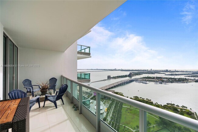 Building Photo - 900 Biscayne Blvd