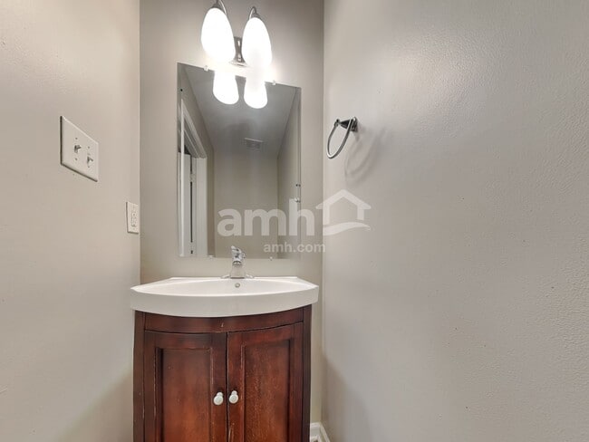 Building Photo - 3357 Hawick Commons Dr