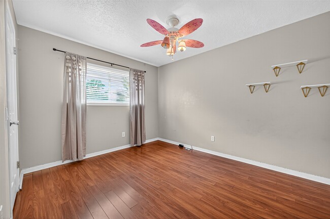 Building Photo - 6107 Howland Ct