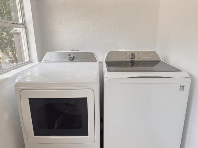 Building Photo - 1335 Belvin St