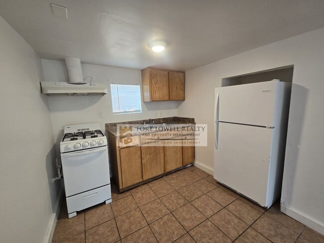 Building Photo - Cozy Studio near Downtown Tucson!