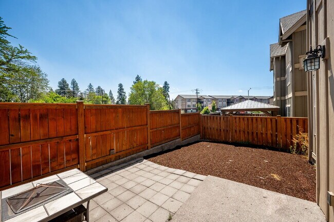 Building Photo - 3BR/2.5BA Townhome in Larkspur — Old Mill, Downtown & Bachelor All Close By