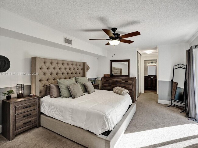 Building Photo - 11861 SW 9th Manor