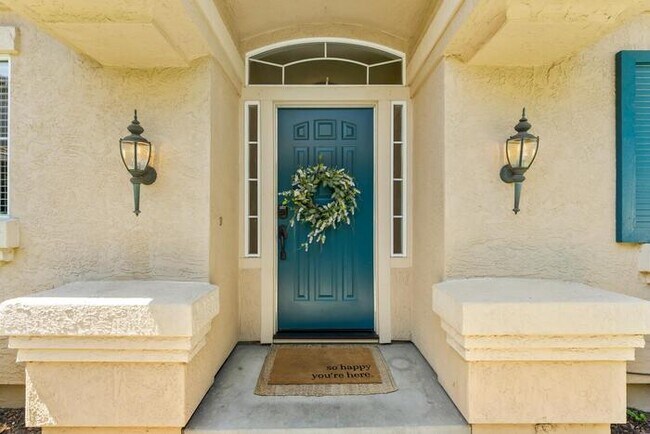 Building Photo - Beautiful 3 Bedroom 2 Bathroom in Gated Community of Folsom, CA!
