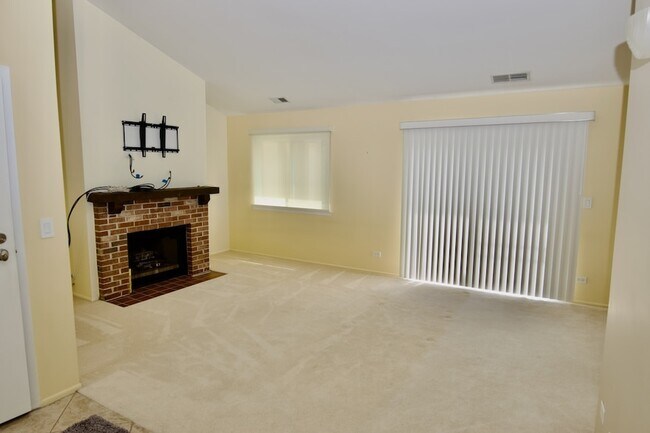 Building Photo - 1047 Auburn Ln