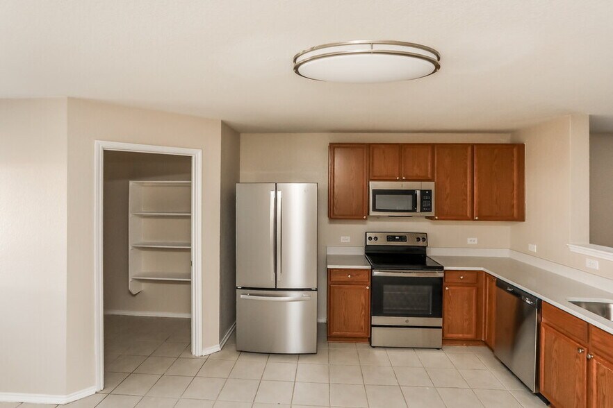 Building Photo - 1316 Hazelnut Dr