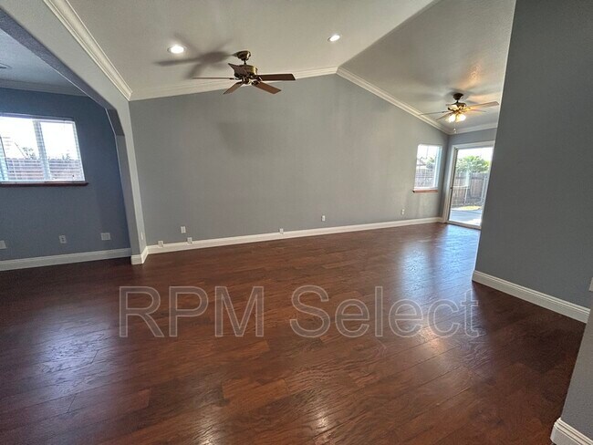 Building Photo - 5349 Vichy Cir
