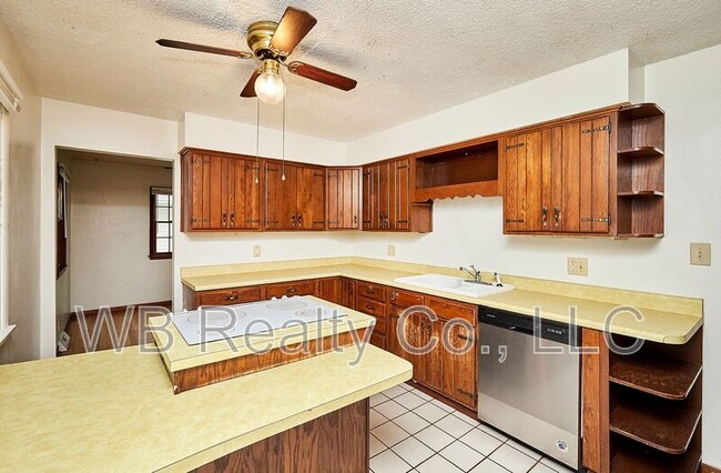 Building Photo - 2928 Vine St