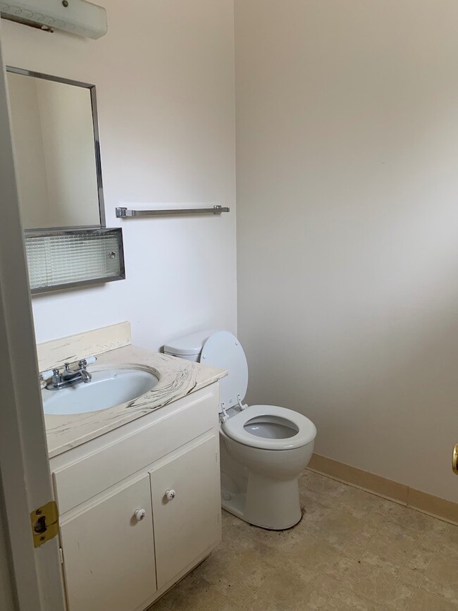 Building Photo - 925 Camino Lindo