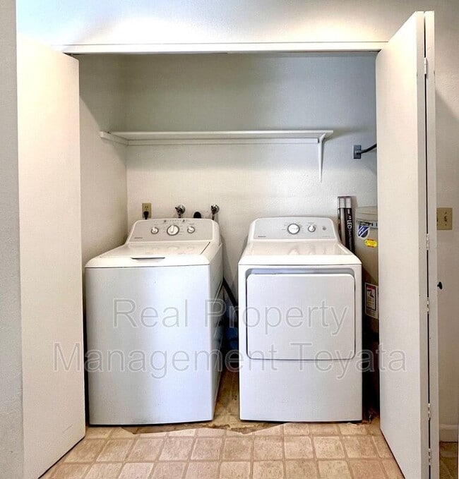 Building Photo - 1334 Puget St