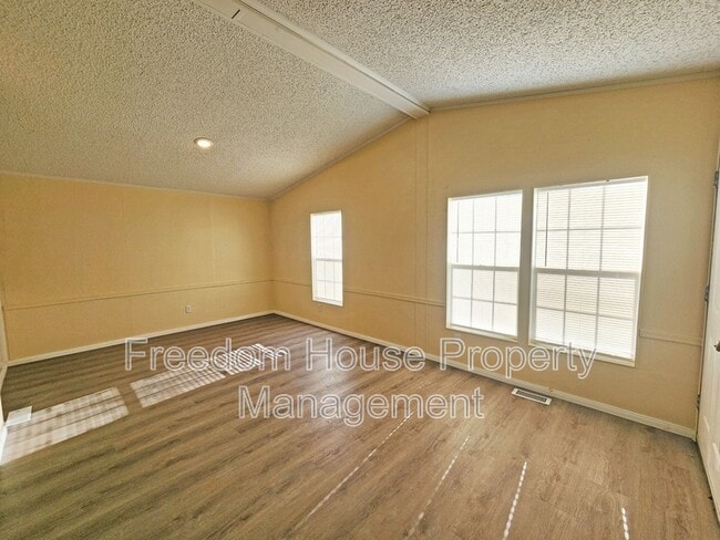 Building Photo - 6420 Wedgewood St