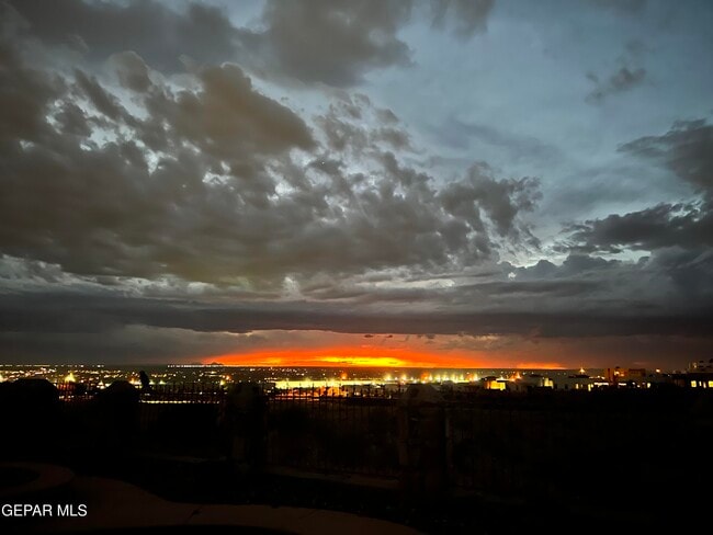 Building Photo - 7381 Black Mesa Dr