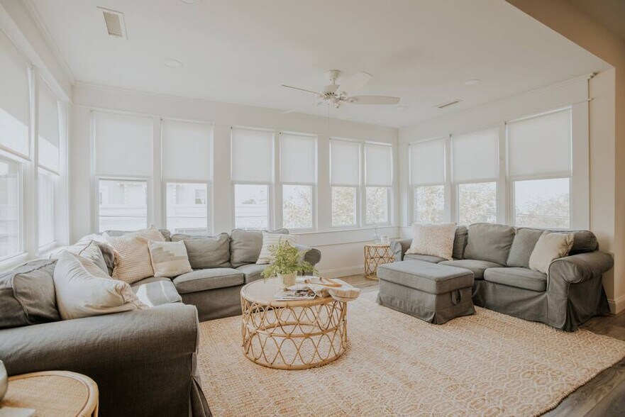 Primary Photo - 3 S Surrey Ave