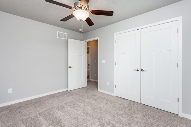 Building Photo - 2071 SW Cascade Falls Dr