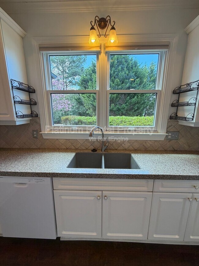 Building Photo - 7020 Grassmoor Grange Way