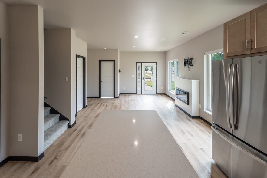 Kitchen and living room - The Bison Lodge