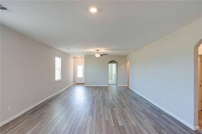 Building Photo - 520 Republic Dr