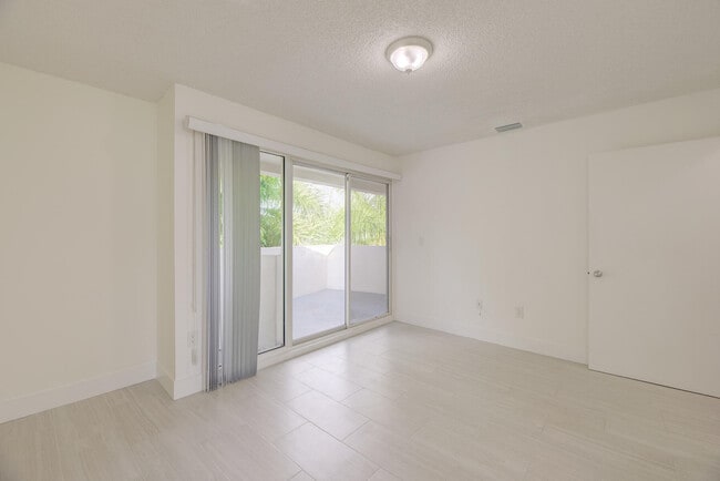 Building Photo - 2100 Brickell Ave