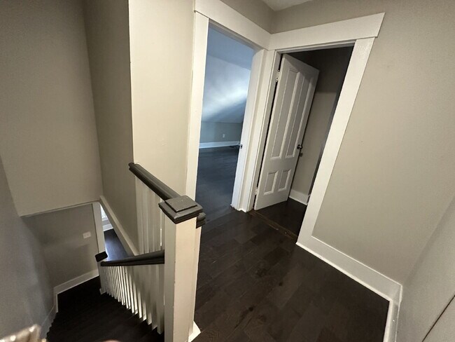 Building Photo - Bright & Spacious 3BR Second-Floor Apartment with 2-Story Living in Rochester!