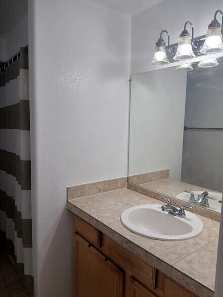 Building Photo - 1833 N Williams St