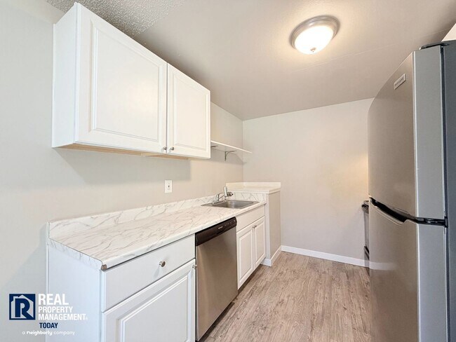 Building Photo - 1408-1414 Josephine Ct SE