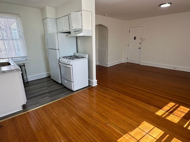 Building Photo - Marlyn Apts 101