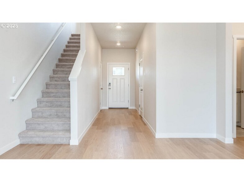 Building Photo - 9212 SE Azalea St