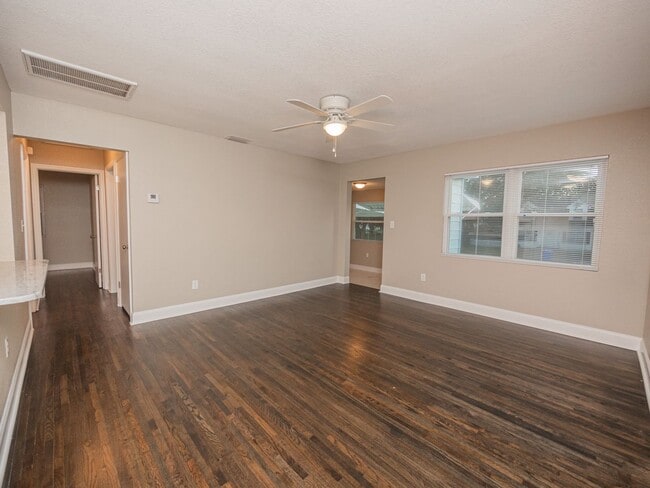 Building Photo - 1512 E Fern Rd