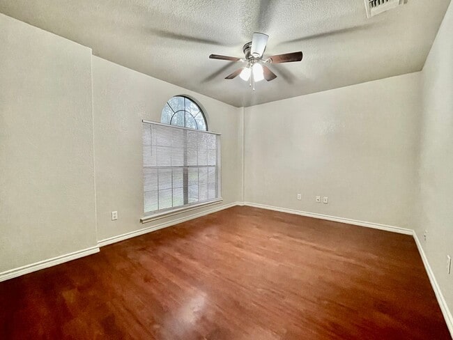 Building Photo - Comfort & Charm in Castle Forest - Reduced Deposit for Qualified Applicants!