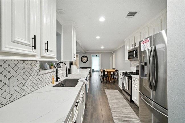 Building Photo - 10322 Sageplum Dr