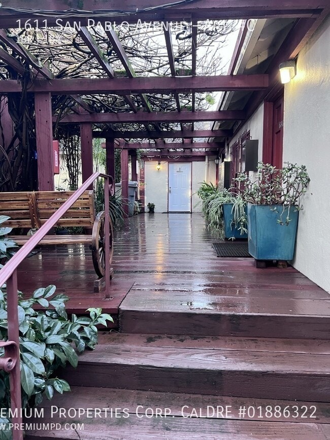 Building Photo - 1611 San Pablo Ave