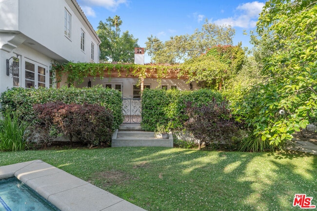 Building Photo - 221 S Beverly Glen Blvd