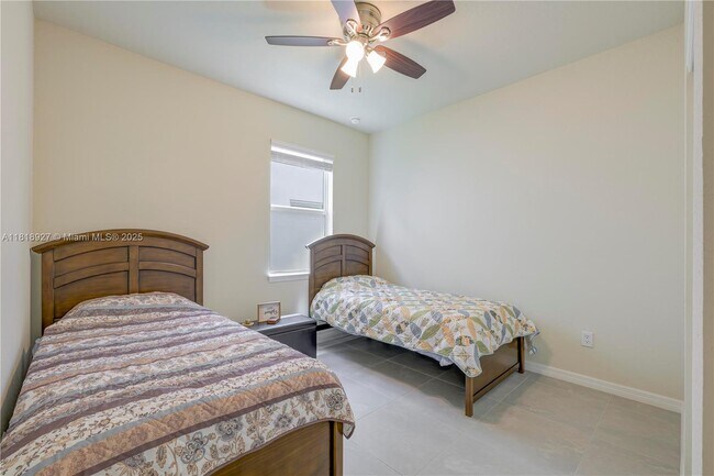 Building Photo - 12300 SW Myrtle Oak Dr
