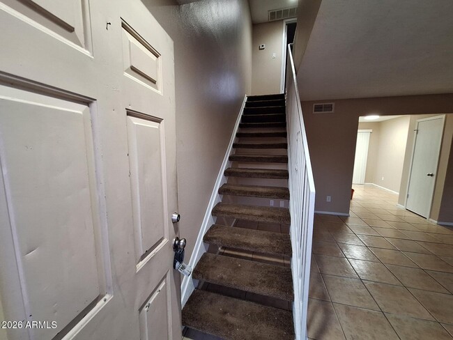 Building Photo - 1449 E Knoll Cir