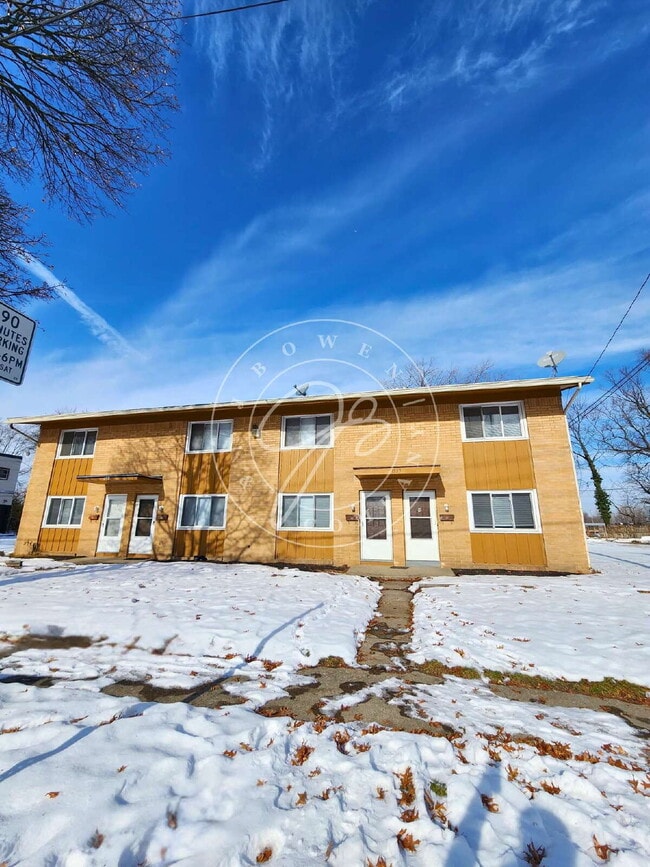 Building Photo - Spacious 2 bed 1 bath- 2 story home. Already passed Section 8 Inspection!