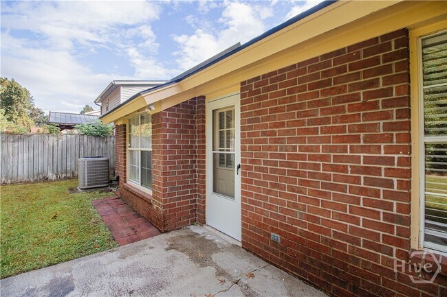 Building Photo - 148 Country Walk Cir