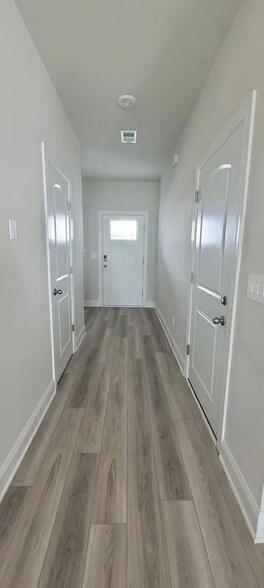 Building Photo - 4550 Skywood Ln