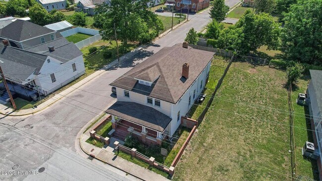 Building Photo - Ideal for Medical Professionals & Students – Spacious 5BR Near Downtown
