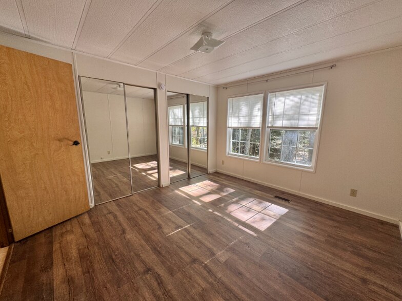 Building Photo - 24 Oakwood Ln